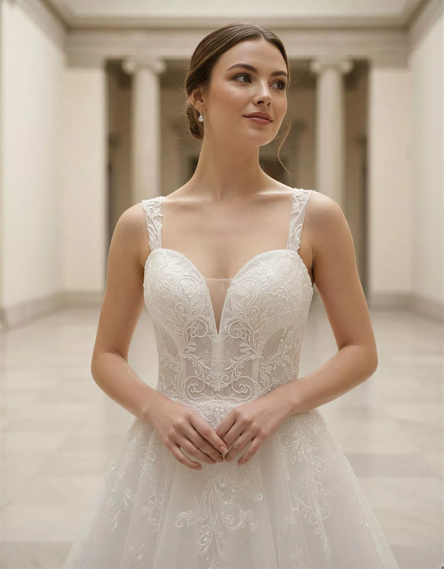 vestido-novia-jardin-atelieressential-encaje-escoteenv-espaldacorsé-atelierdebodas