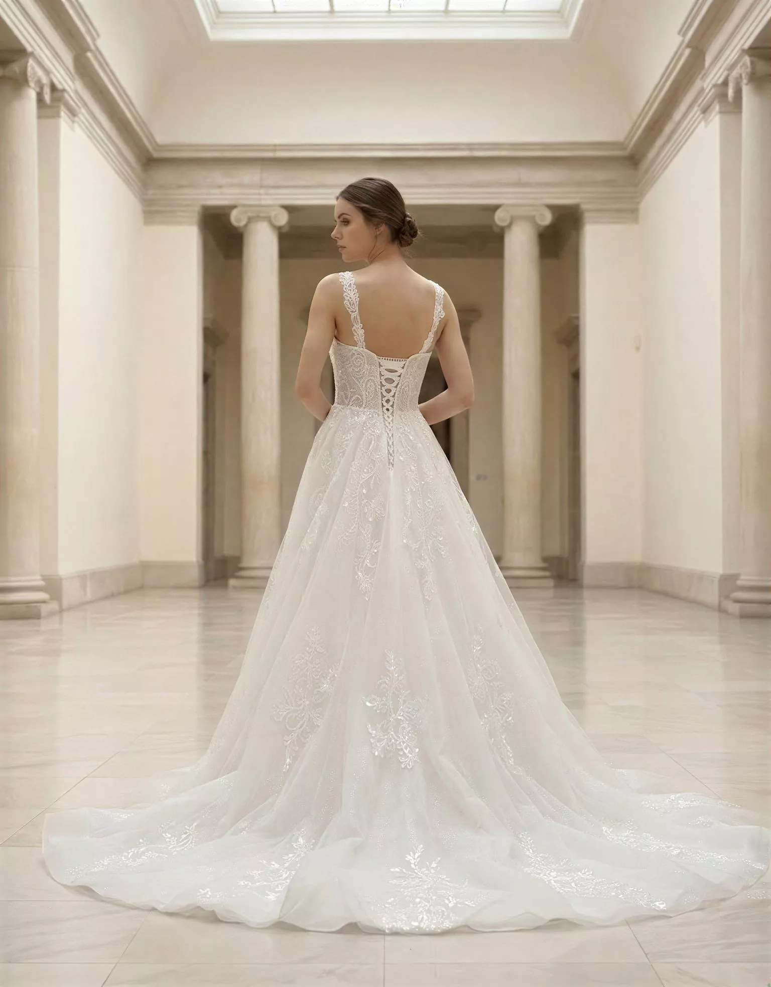 vestido-novia-jardin-atelieressential-encaje-escoteenv-espaldacorsé-atelierdebodas