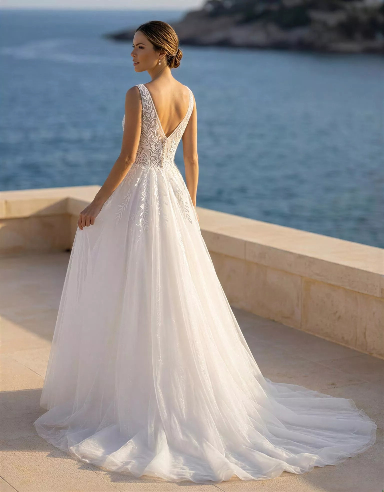 vestido-novia-jade-atelieressential-encaje-escoteenv-espaldaenv-atelierdebodas