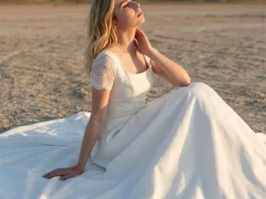 vestido-novia-fresia-atelierboheme-satén-escoterecto-espaldaenu-atelierdebodas