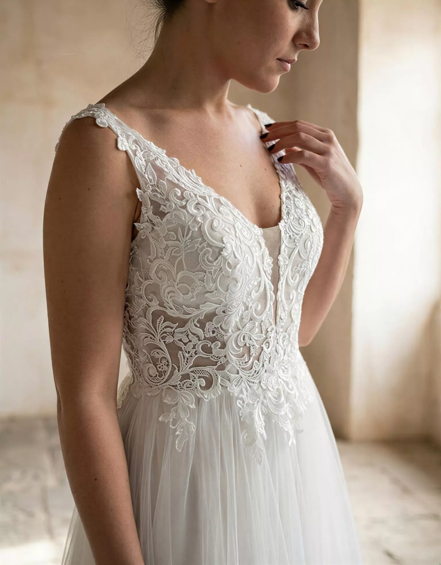 vestido-novia-crisantemo-atelierboheme-satén-escoteenv-espaldaenv-atelierdebodas