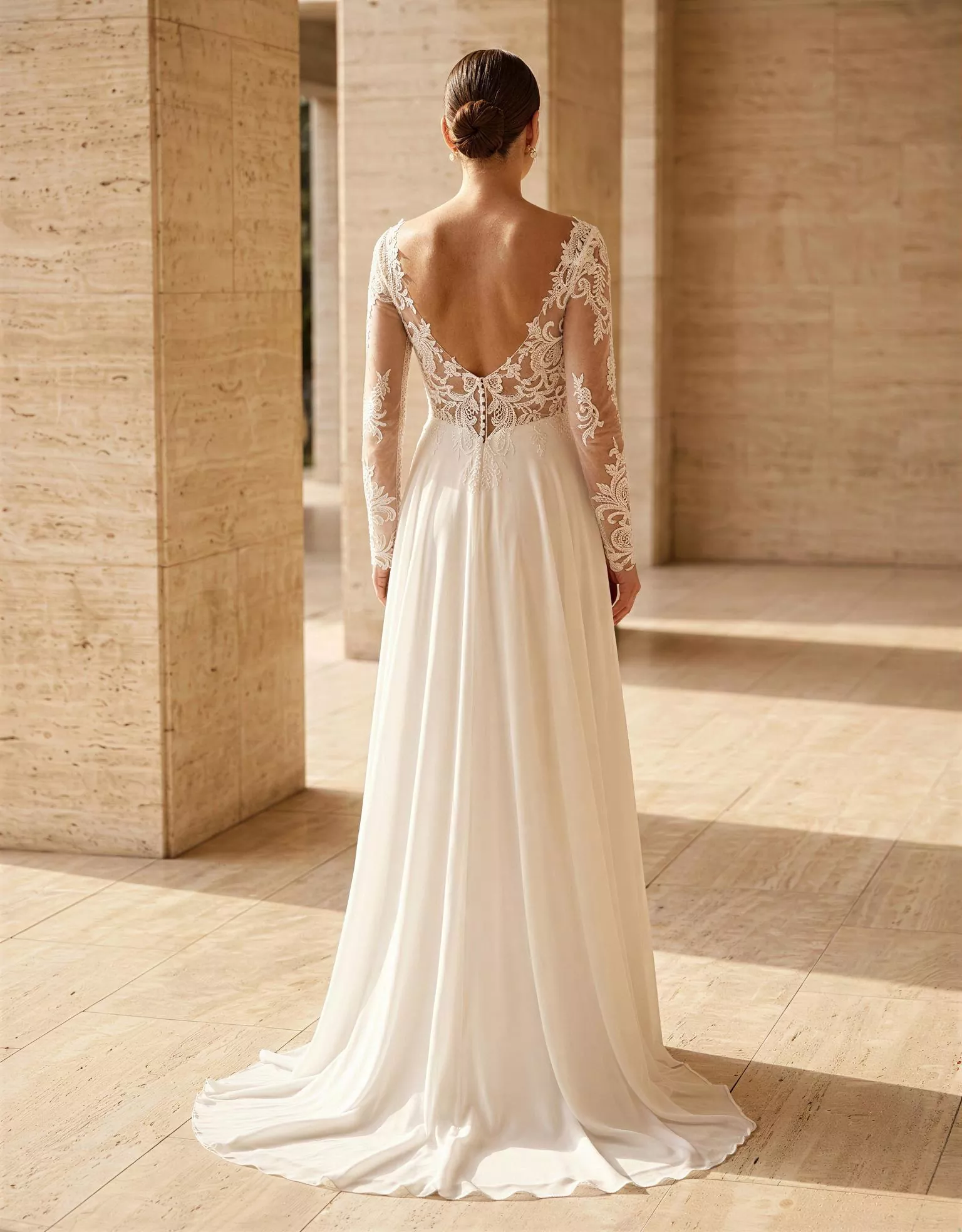 vestido-novia-campanilla-atelierboheme-encaje-escotecorazón-espaldaenv-atelierdebodas