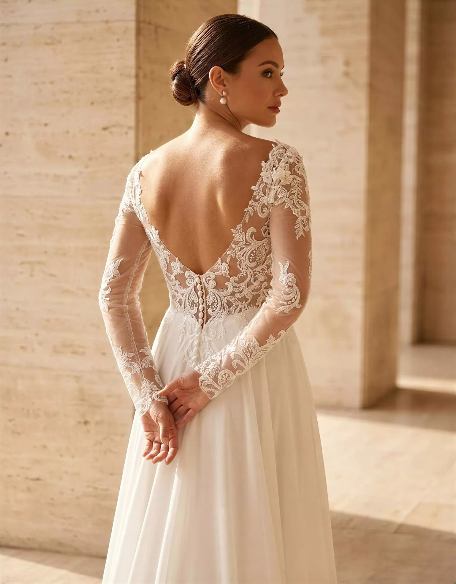 vestido-novia-campanilla-atelierboheme-encaje-escotecorazón-espaldaenv-atelierdebodas