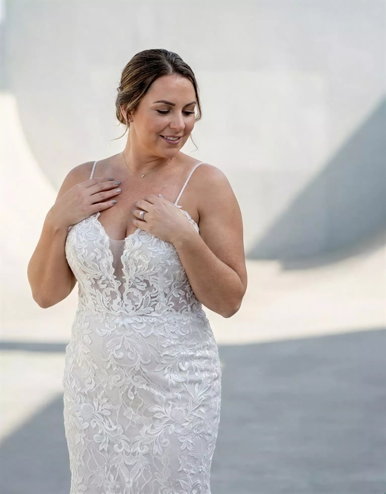 vestido-novia-begonia-ateliercouture-encaje-escoteenv-espaldarecta-atelierdebodas