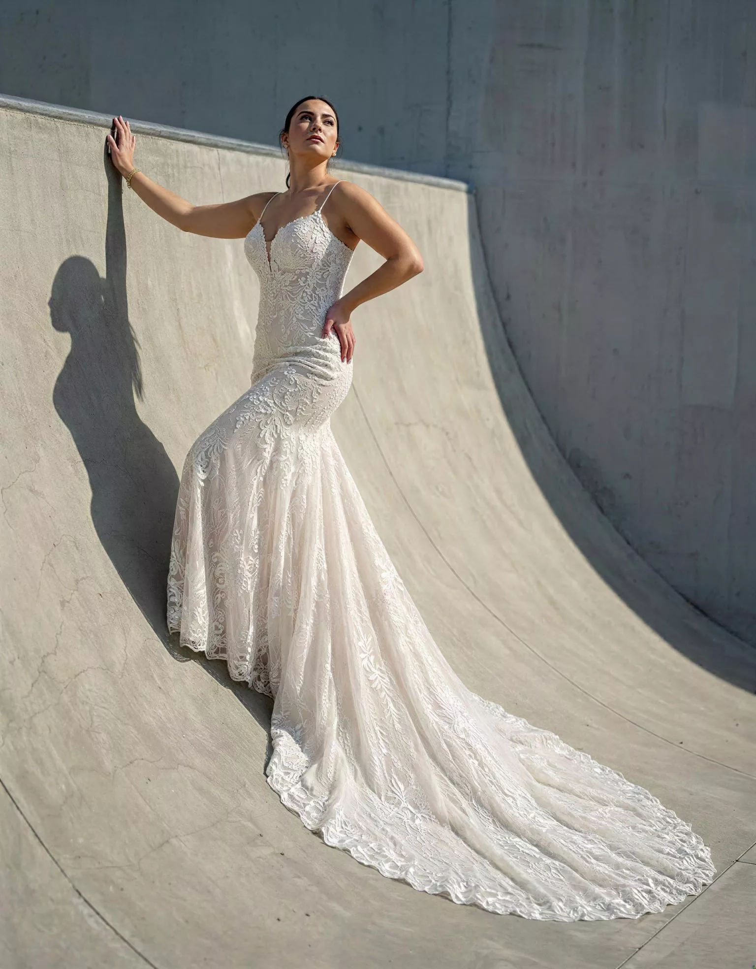 vestido-novia-begonia-ateliercouture-encaje-escoteenv-espaldarecta-atelierdebodas