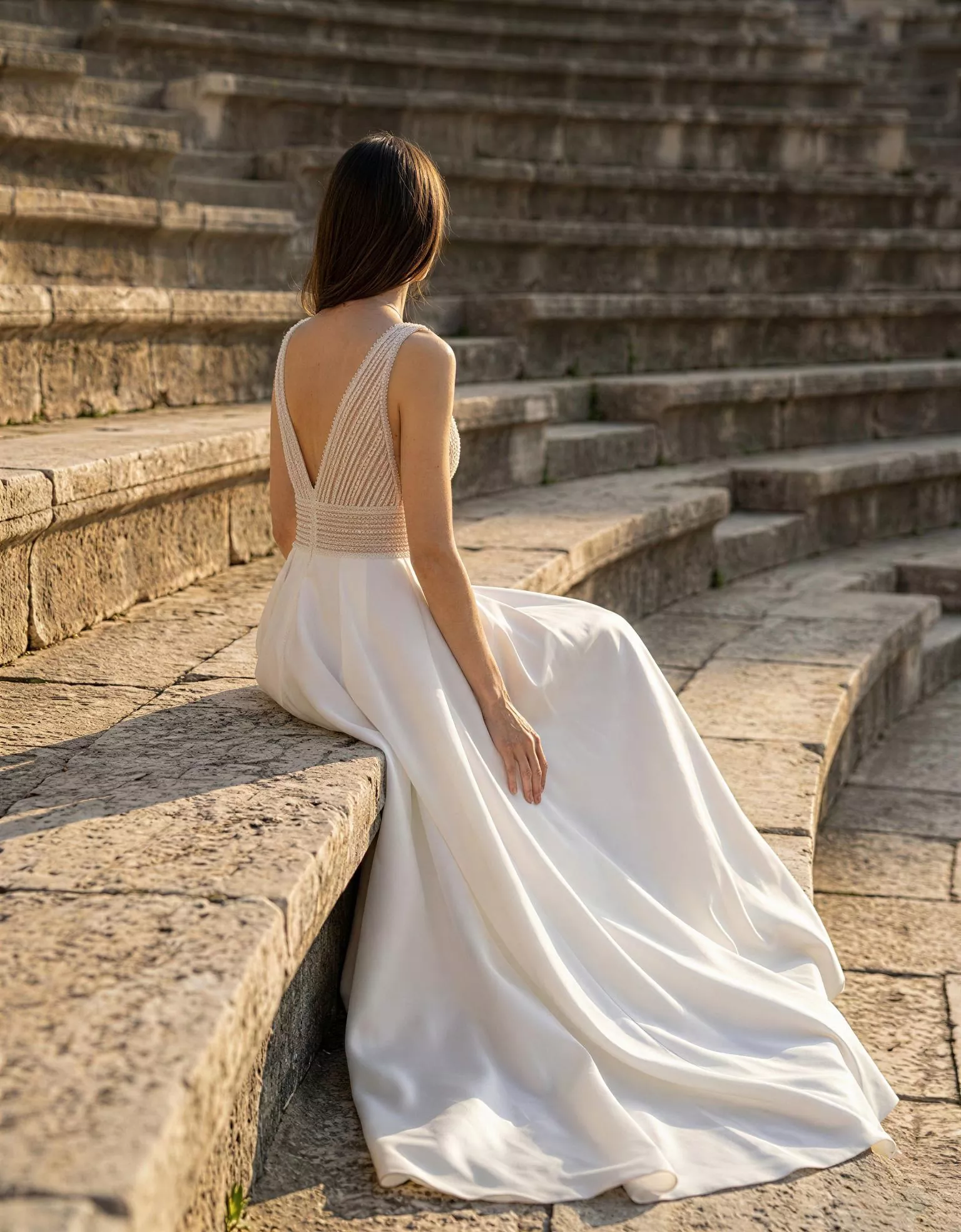 vestido-novia-azalea-atelierromance-crepé-escoteenv-espaldaenv-atelierdebodas