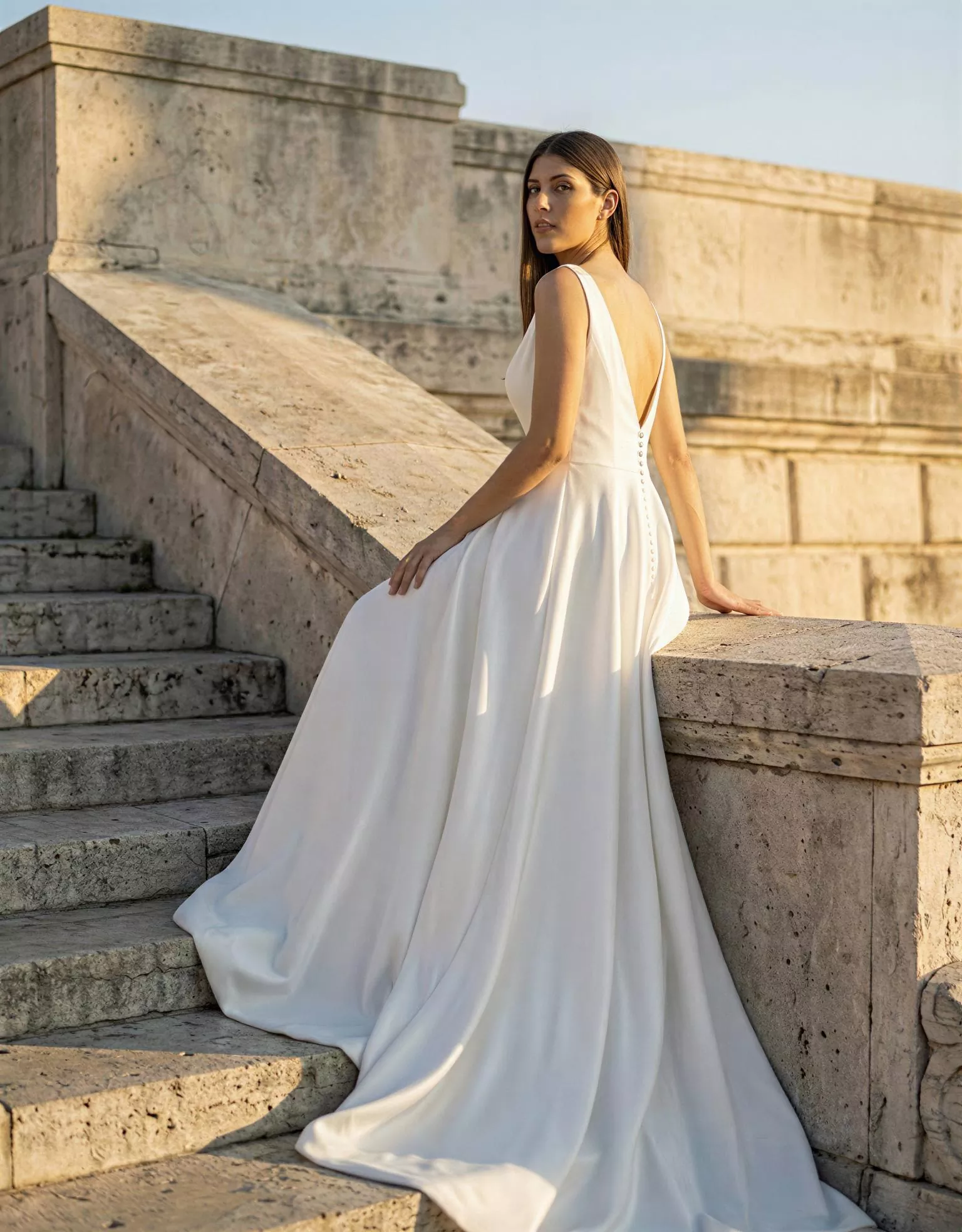 vestido-novia-aster-atelierboheme-satén-escoteenv-espaldaenv-espalda-atelierdebodas