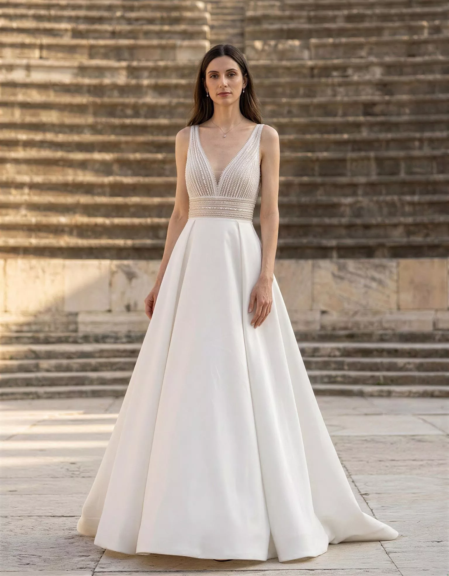 vestido-novia-azalea-atelierromance-crepé-escoteenv-espaldaenv-atelierdebodas