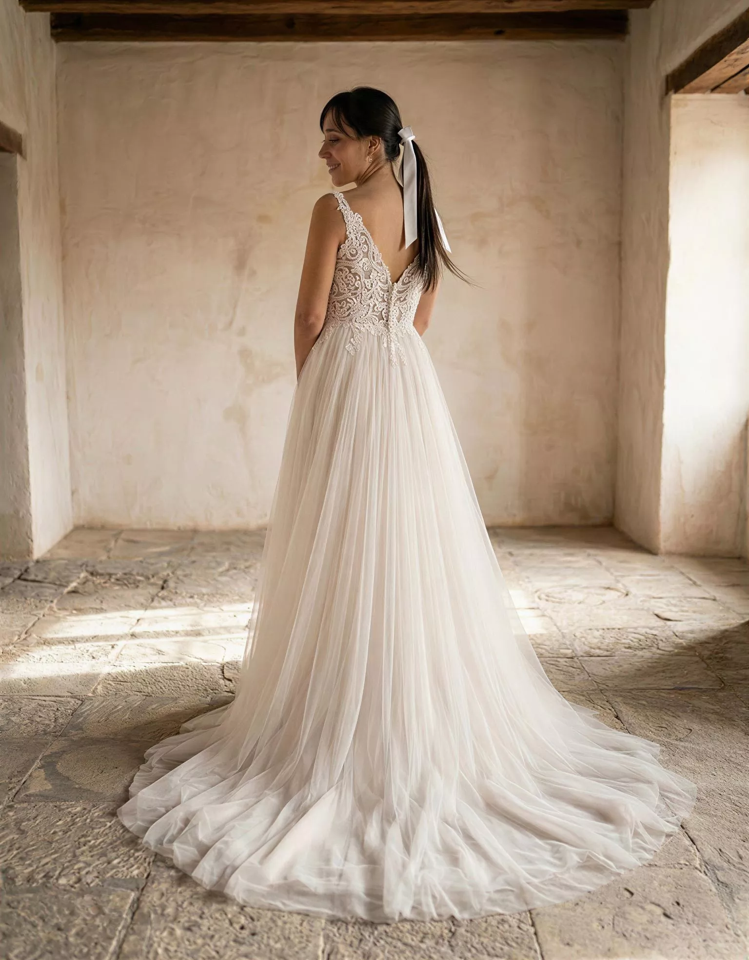 vestido-novia-crisantemo-atelierboheme-satén-escoteenv-espaldaenv-espalda-atelierdebodas