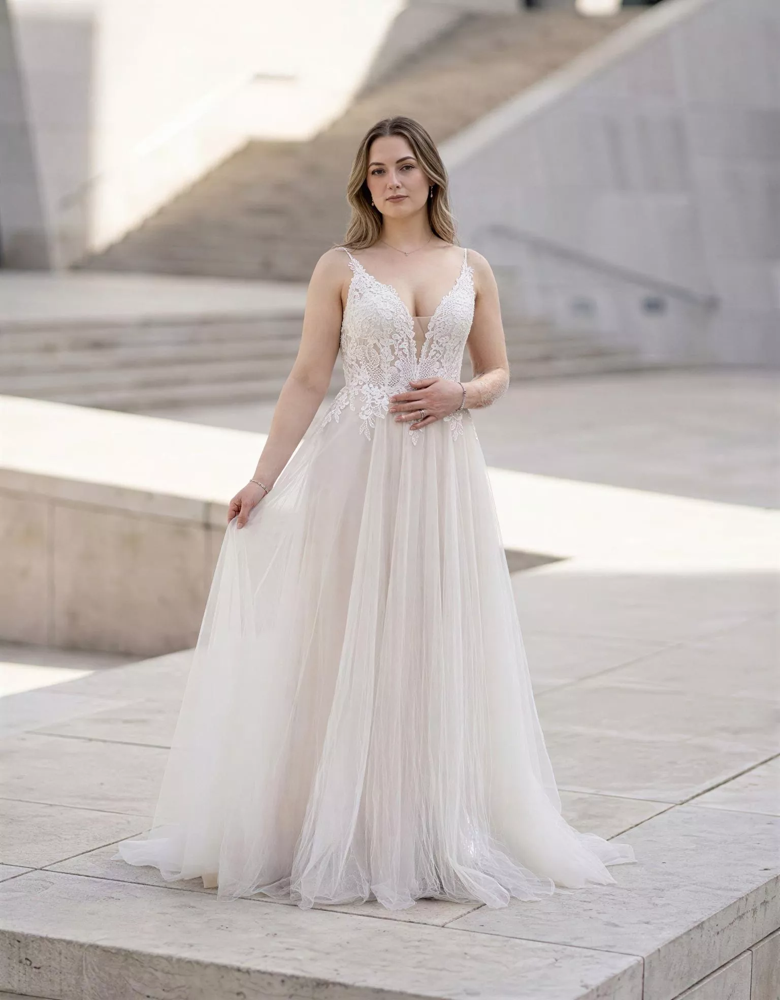 vestido-novia-dalia-atelierromance-encaje-escoteenv-espaldaabierta-atelierdebodas