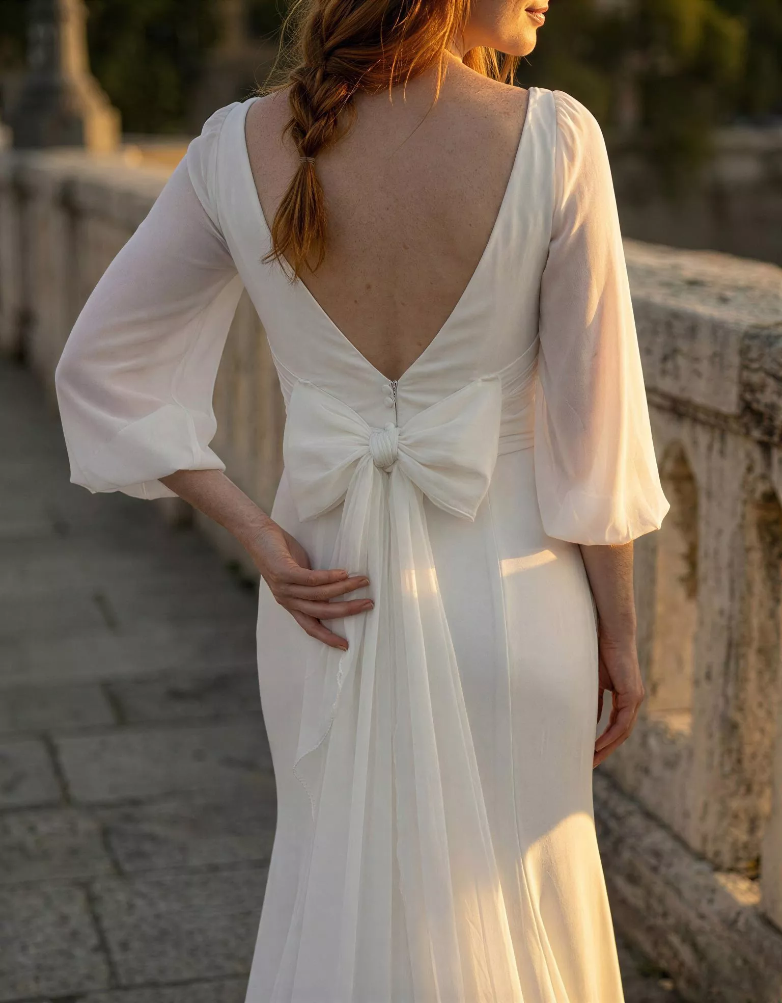 vestido-novia-liry-atelieressential-mikado-escoteenv-espaldaenv-detalleespalda-atelierdebodas