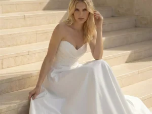 vestido-novia-tulipan-atelierromance-satén-escotecorazón-espaldarecta-editoral-atelierdebodas