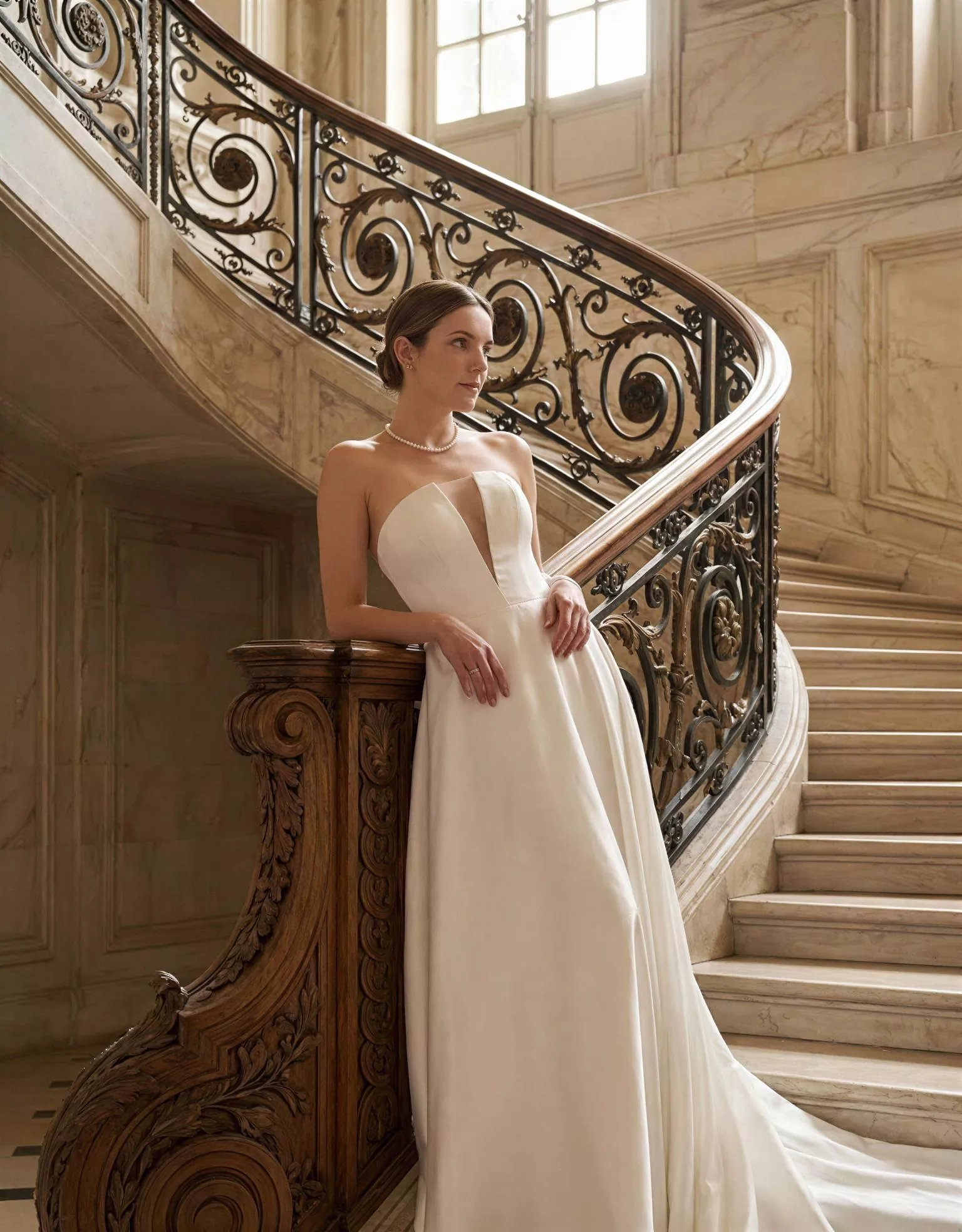 vestido-novia-lyamid-ateliercouture-satén-escoteenv-espaldarecta-atelierdebodas