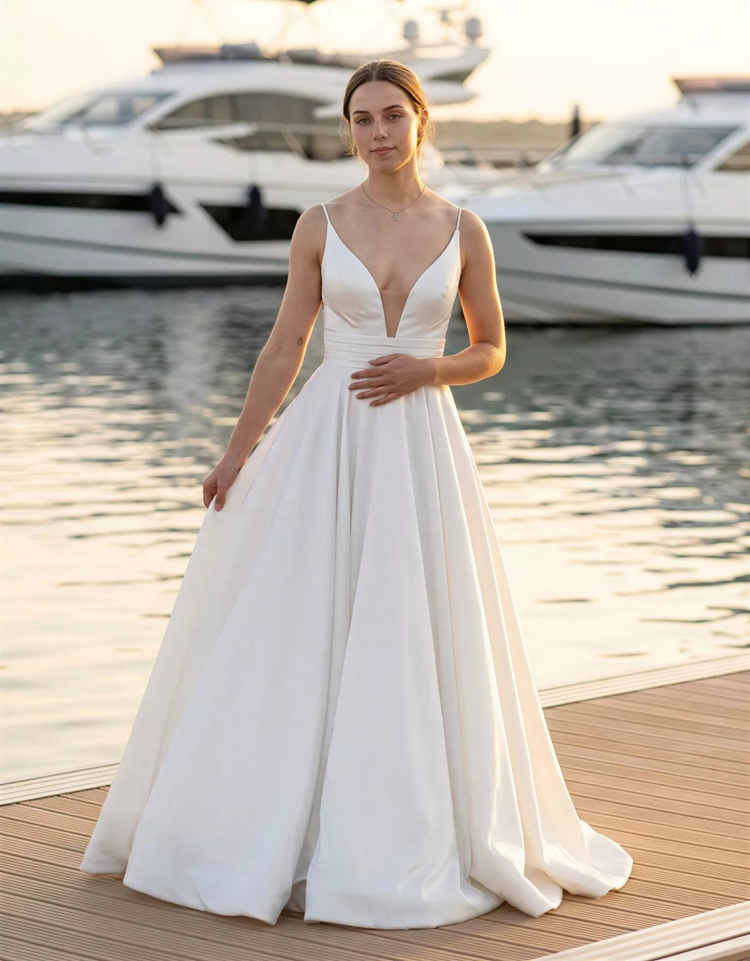 vestido-novia-lisboa-atelierboheme-satén-escoteenv-espaldaenu-atelierdebodas