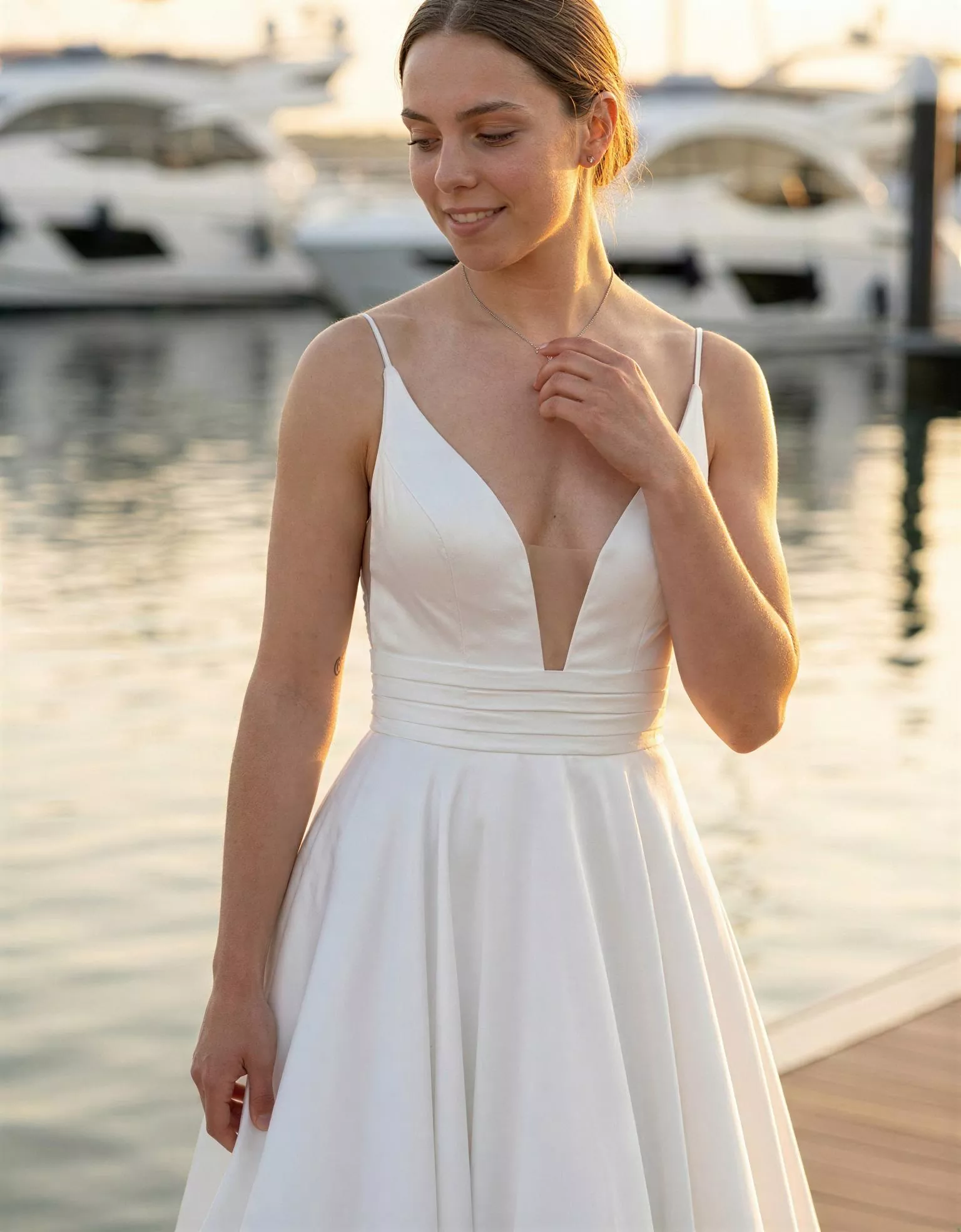 vestido-novia-lisboa-atelierboheme-satén-escoteenv-espaldaenu-atelierdebodas