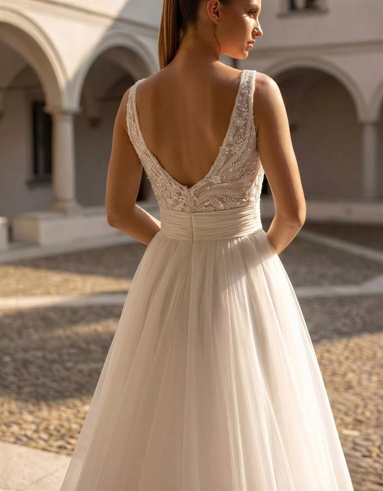 vestido-novia-durban-atelierromance-encaje-escoteenv-espaldaenu-atelierdebodas
