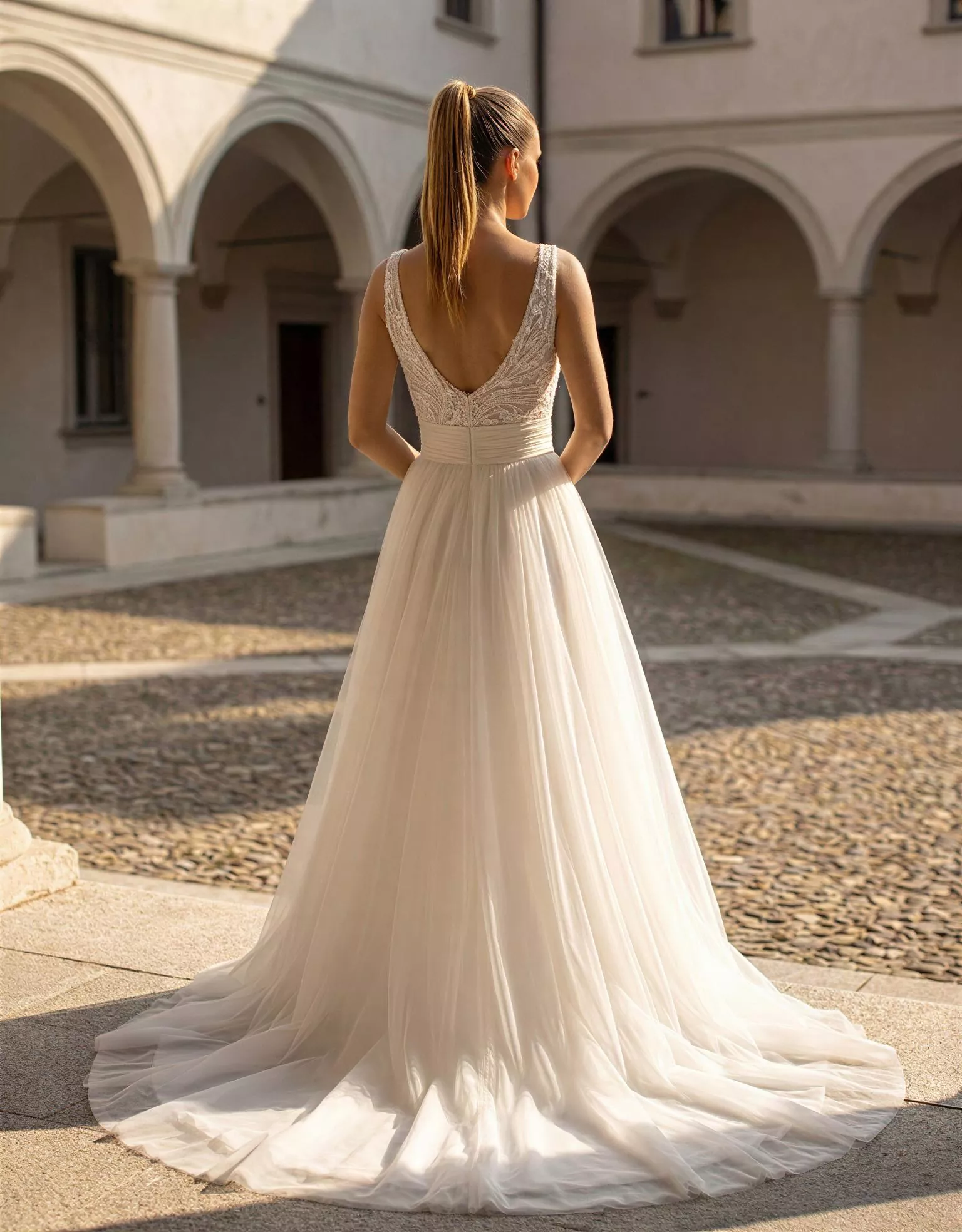 vestido-novia-durban-atelierromance-encaje-escoteenv-espaldaenu-atelierdebodas
