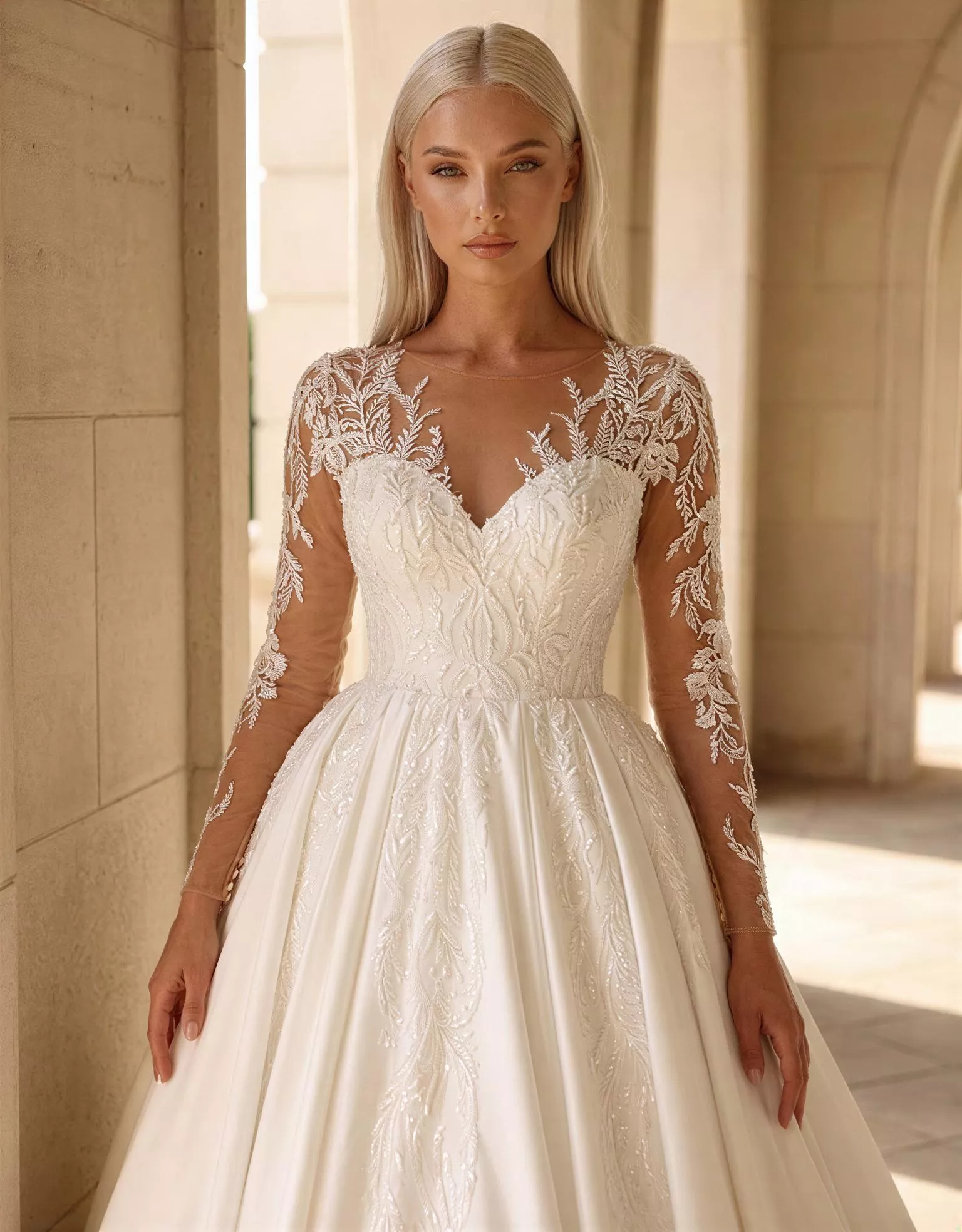 vestido-novia-dubai-ateliercouture-encaje-escotecorazón-espaldacerrada-atelierdebodas