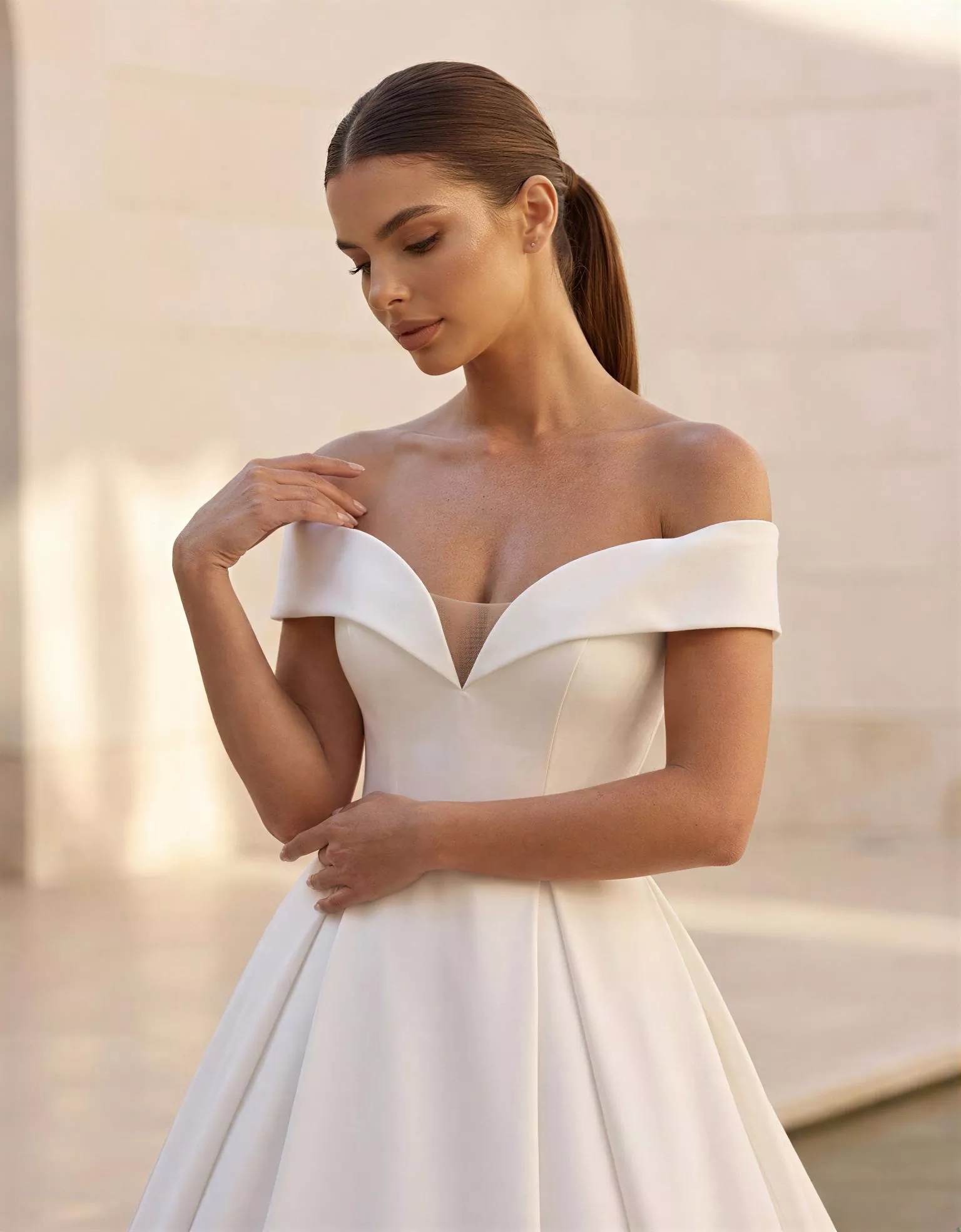 vestido-novia-desiree-ateliercouture-encaje-escotecorazón-espaldarecta-detalle-atelierdebodas