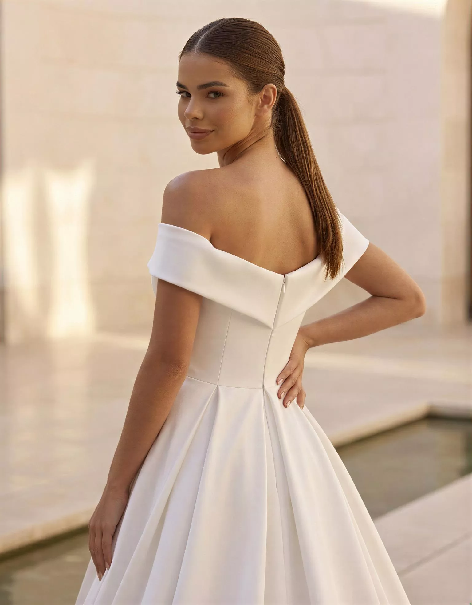 vestido-novia-desiree-ateliercouture-encaje-escotecorazón-espaldarecta-detalleespalda-atelierdebodas