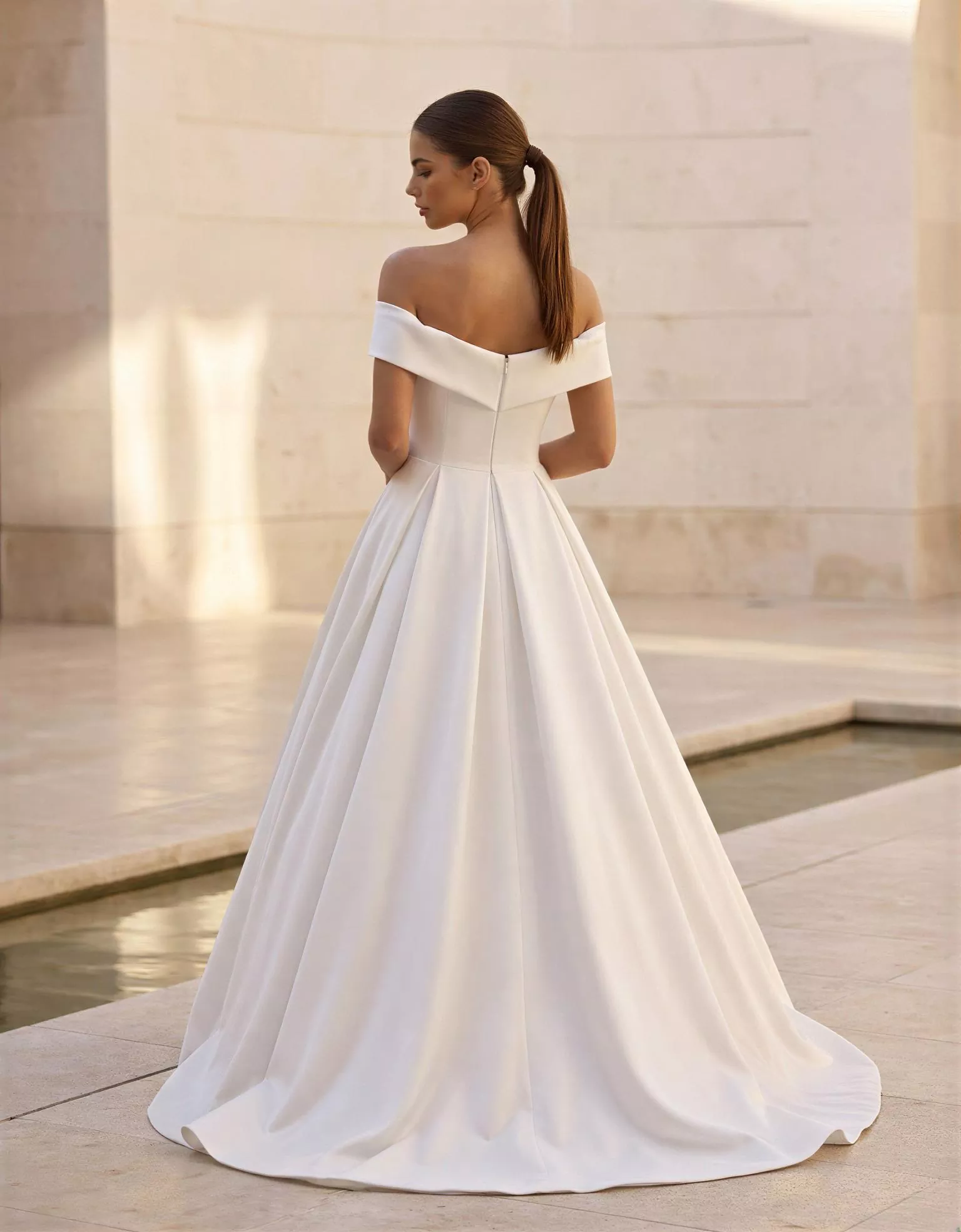 vestido-novia-desiree-ateliercouture-encaje-escotecorazón-espaldarecta-espalda-atelierdebodas