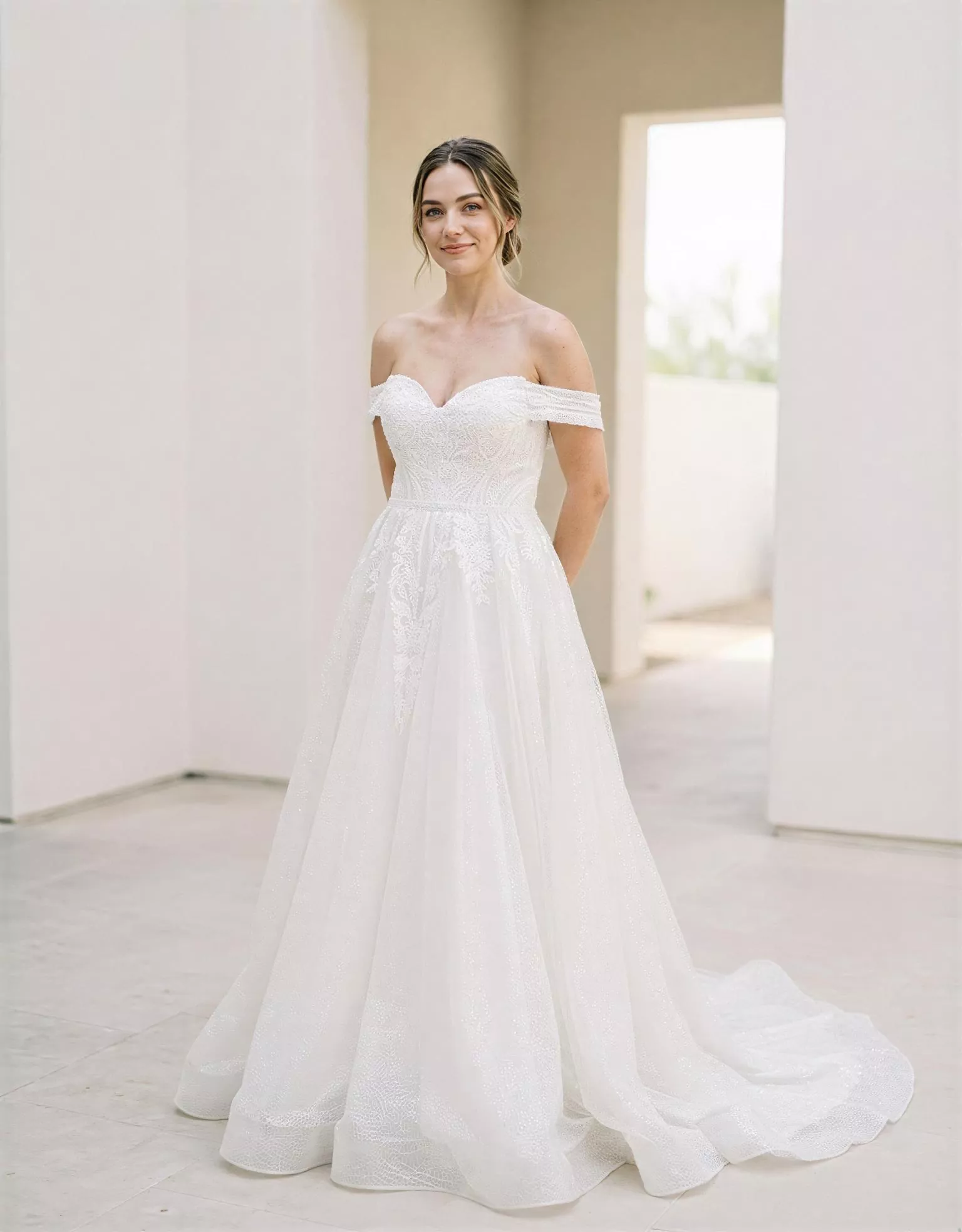 vestido-novia-deyman-ateliercouture-encaje-escoteenv-espaldacorsé-frente-atelierdebodas