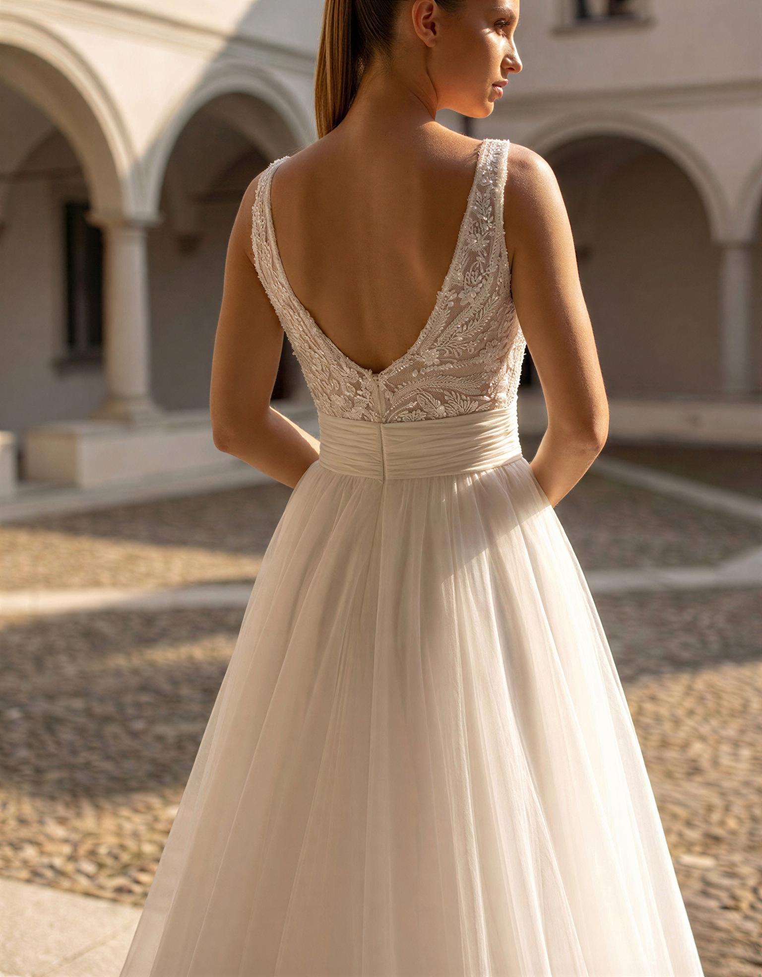 vestido-novia-durban-atelierromance-encaje-escoteenv-espaldaenu-detalle-espalda-atelierdebodas