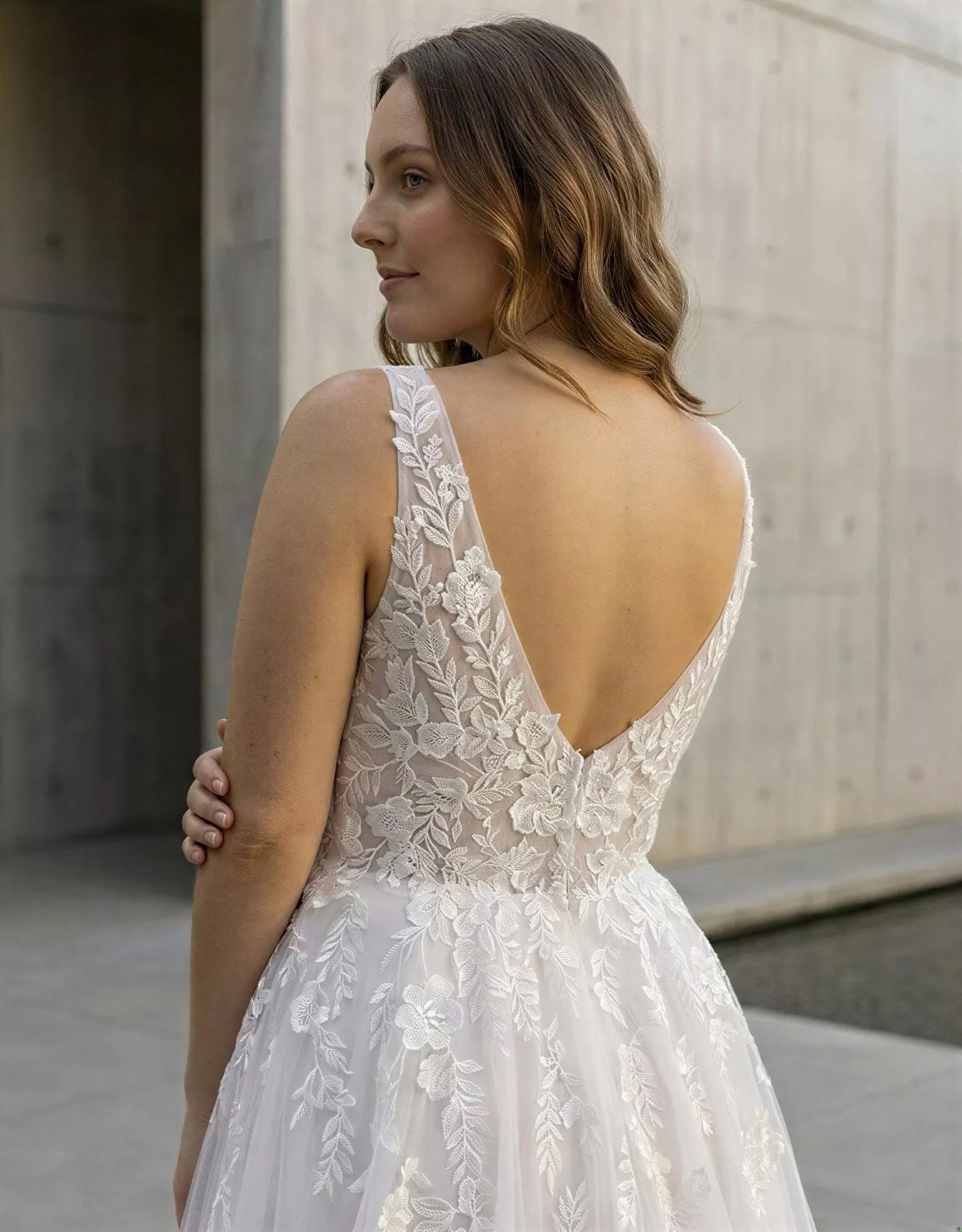 vestido-novia-lazareth-atelierromance-encaje-escoteenv-espaldaenv-atelierdebodas