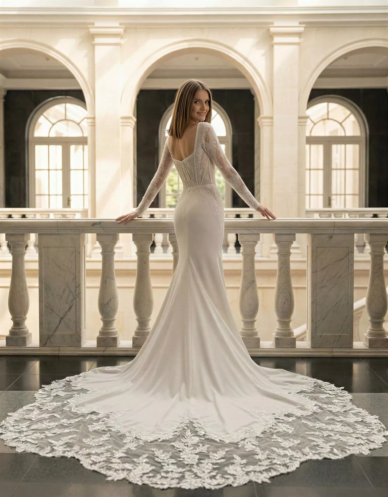 Vestido de Novia JOVIA cola vestido Atelier Romance