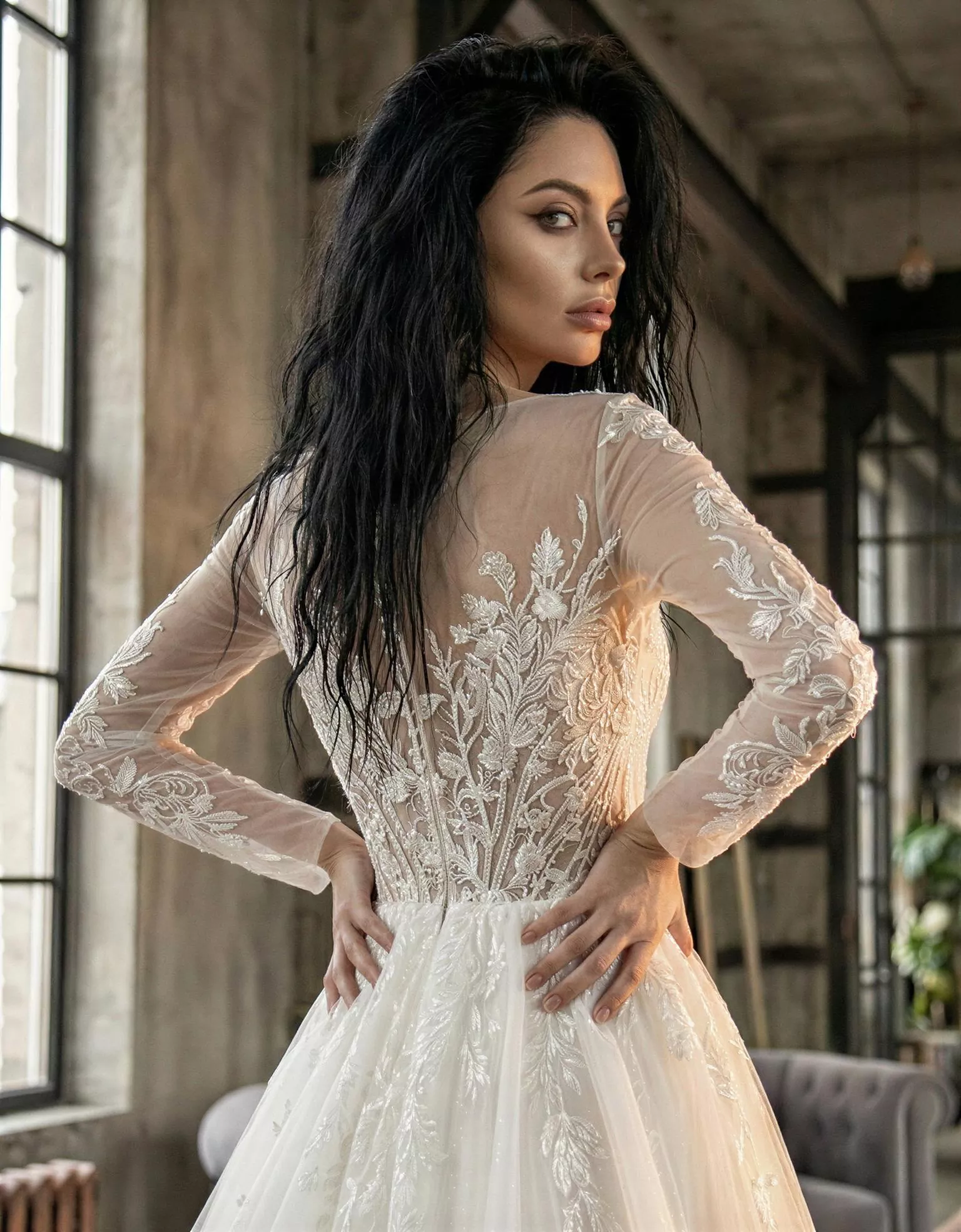 Vestido de Novia JOVINA espalda detalle corte A mangas largas Atelier Boheme (2)