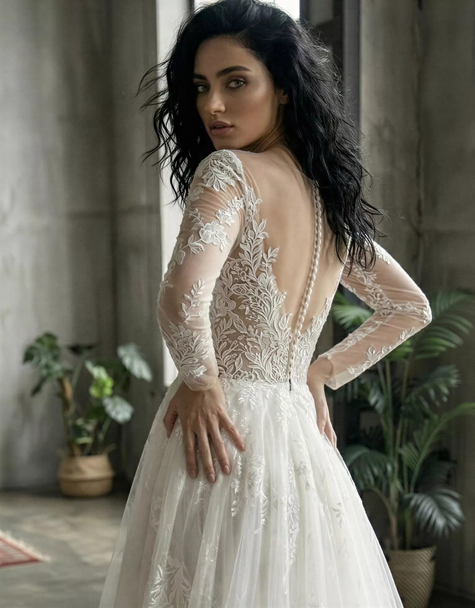 Vestido de Novia JOVINA espalda detalle corte A mangas largas Atelier Boheme