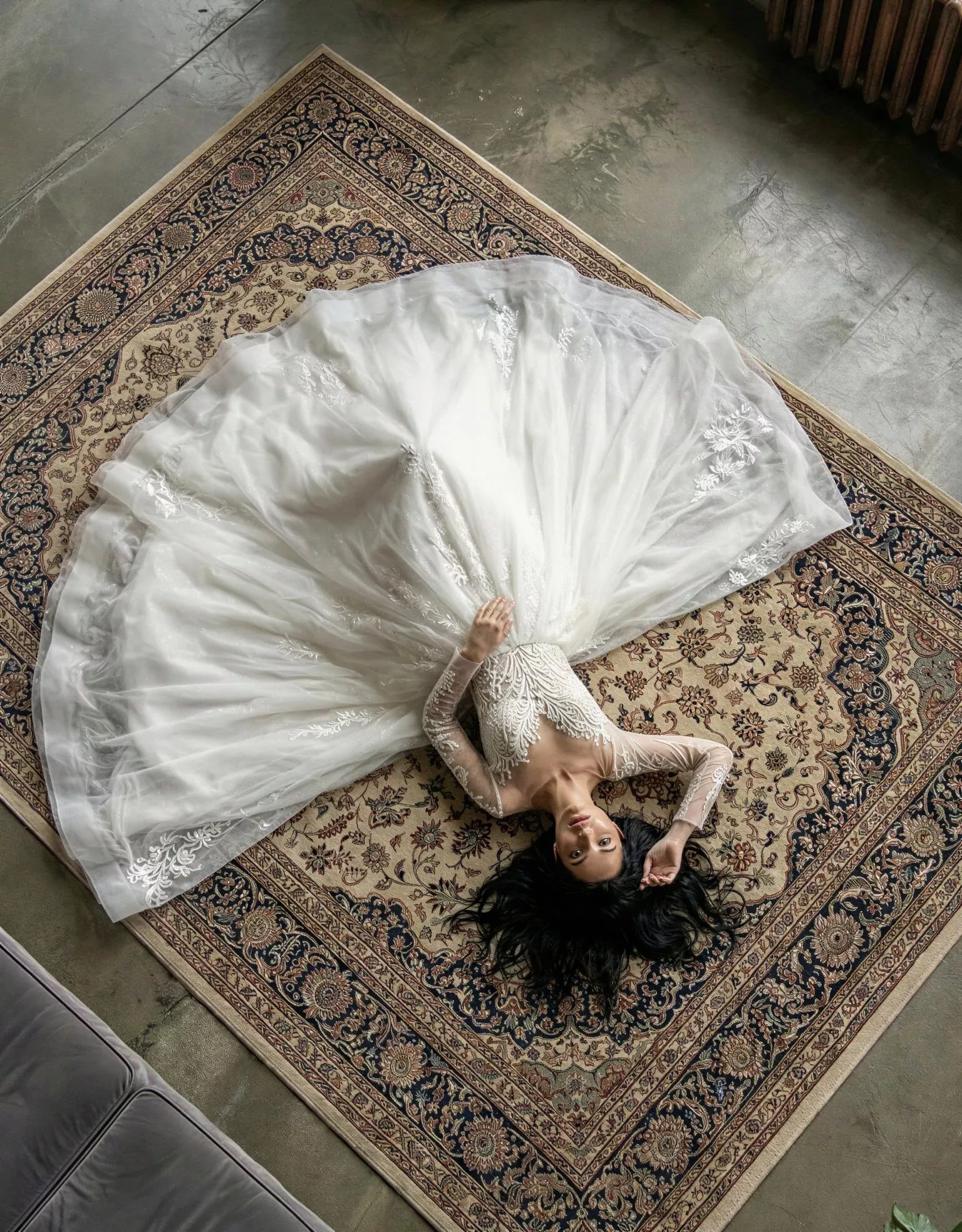 Vestido de Novia JOVINA pose llamativa corte A mangas largas Atelier Boheme