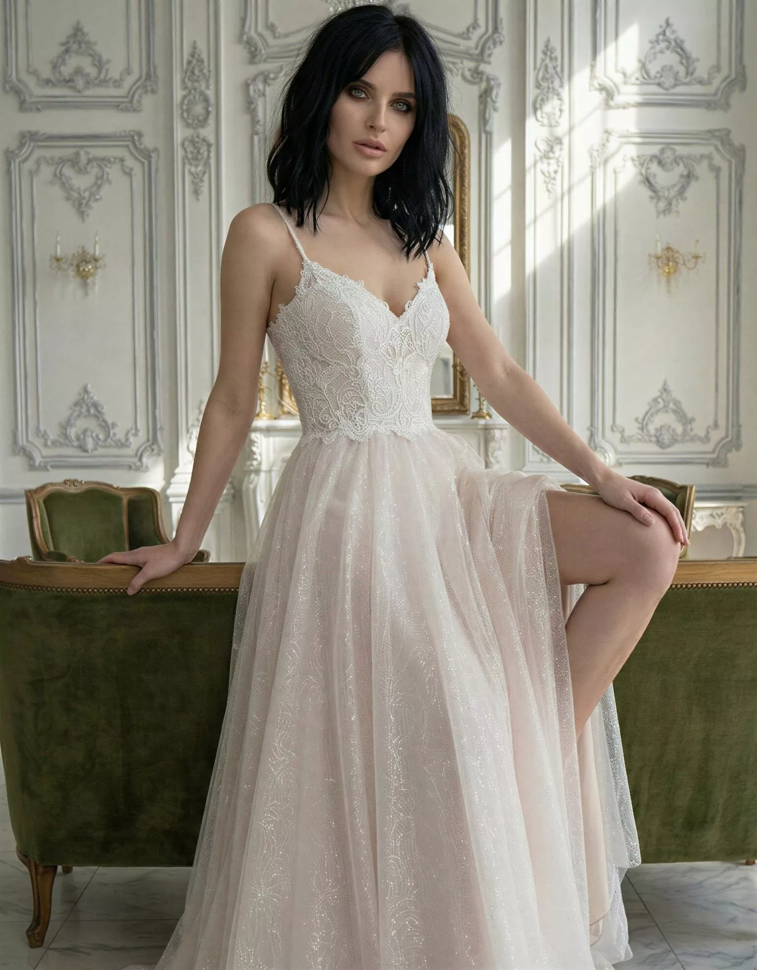Vestido de Novia Jardinette pose atractiva escote corazón sostenido espalda V corte A Atelier Essential