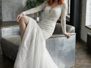 Vestido de Novia Jezelle pose frontal corte sirena mangas largas escote V Atelier Romance