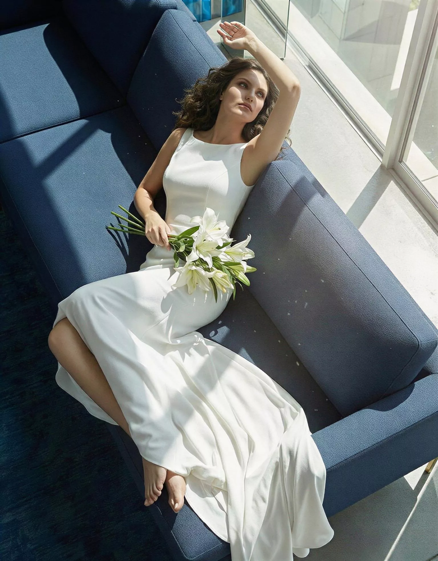 Vestido de Novia Joya pose dramatica escote barco espalda V cruzada corte sirena Atelier Essential