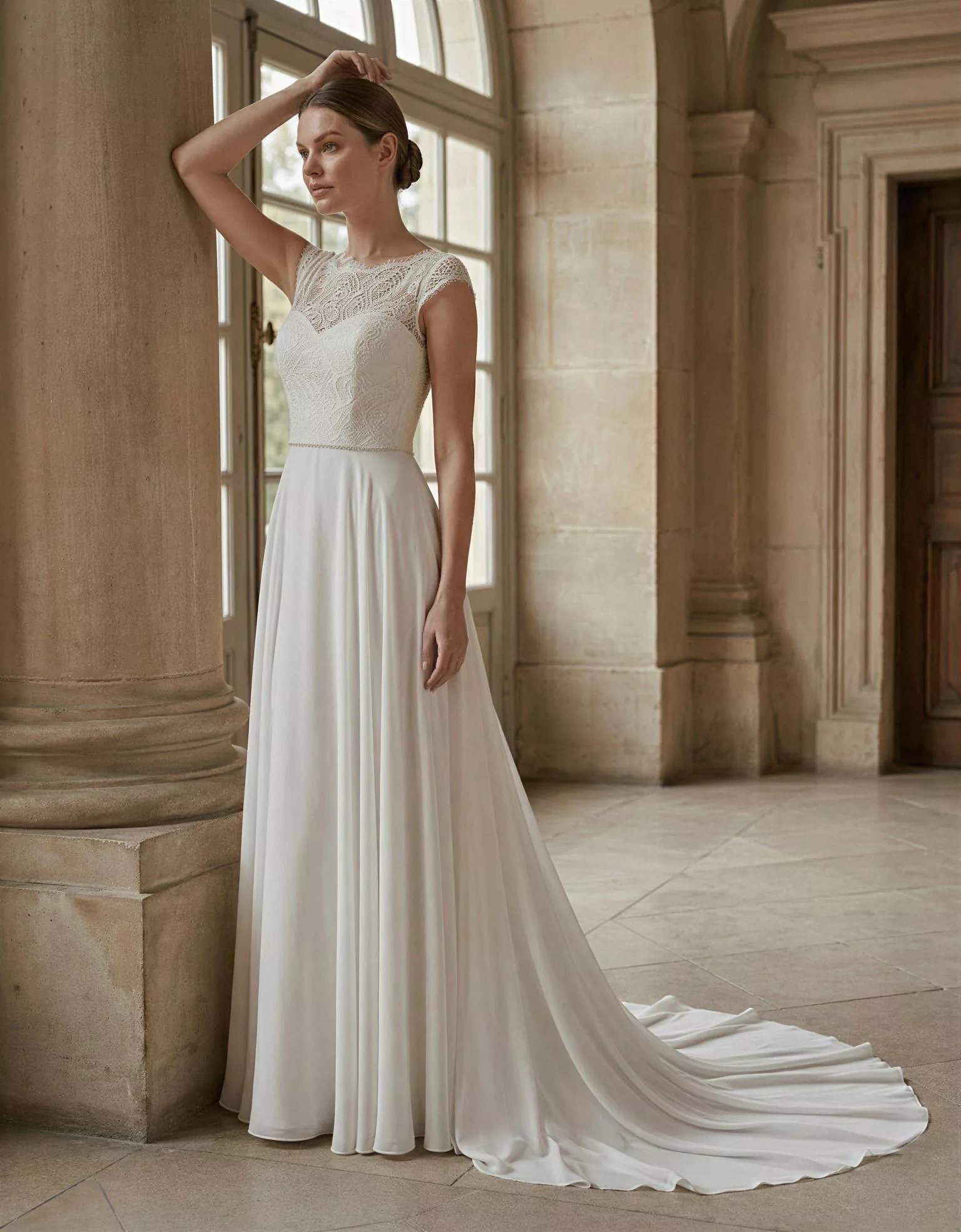 vestido-novia-Tiffany-atelierBoheme-encaje-escotecorazón-espaldacerrada-editorial-atelierdebodas