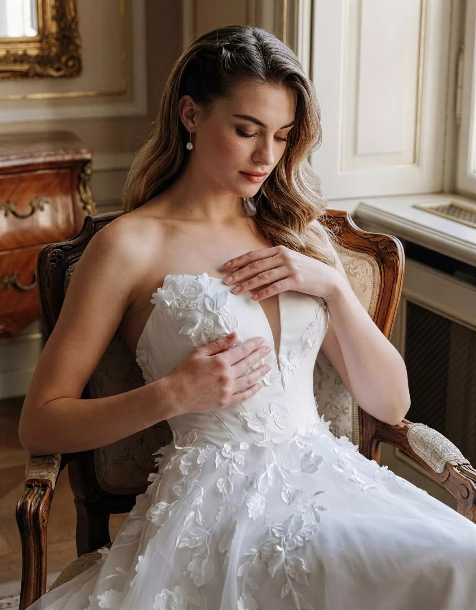 vestido-novia-alicia-atelieressential-encaje-escoteenv-espaldacorsé-detalle-atelierdebodas