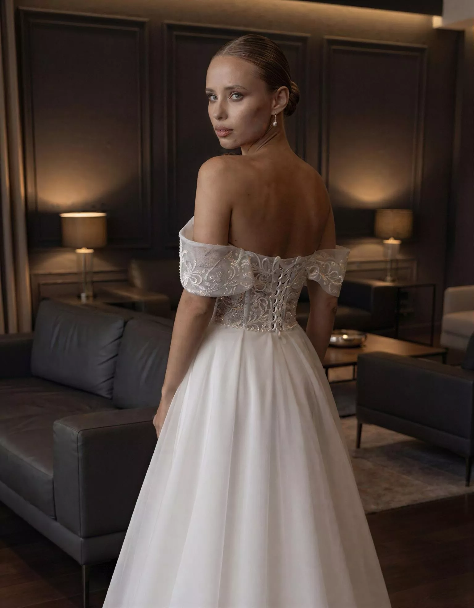 vestido-novia-bilbao-ateliercouture-gasa-escotecorazón-espaldacorsé-atelierdebodas