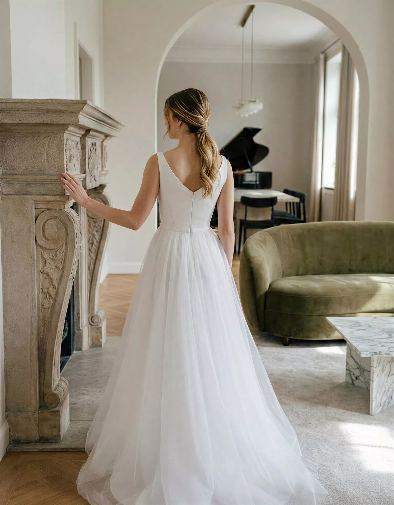 vestido-novia-elis-atelieressential-gasa-escotecerrado-espaldaenv-atelierdebodas