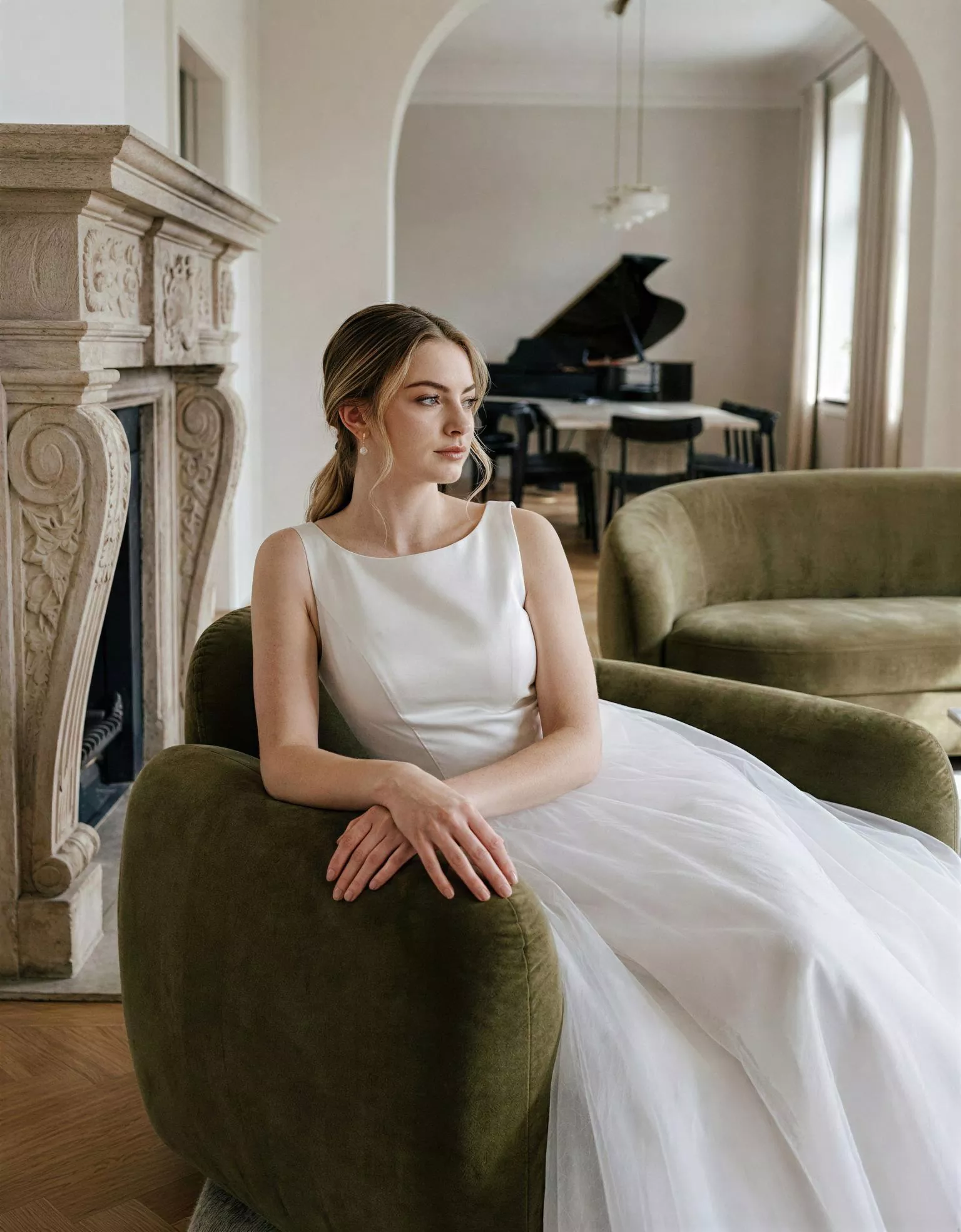 vestido-novia-elis-atelieressential-gasa-escotecerrado-espaldaenv-detalle-atelierdebodas