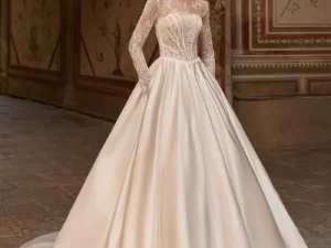 vestido-novia-fiona-albertopalatchi-encaje-escotecerrado-espaldailusion-frente-atelierdebodas