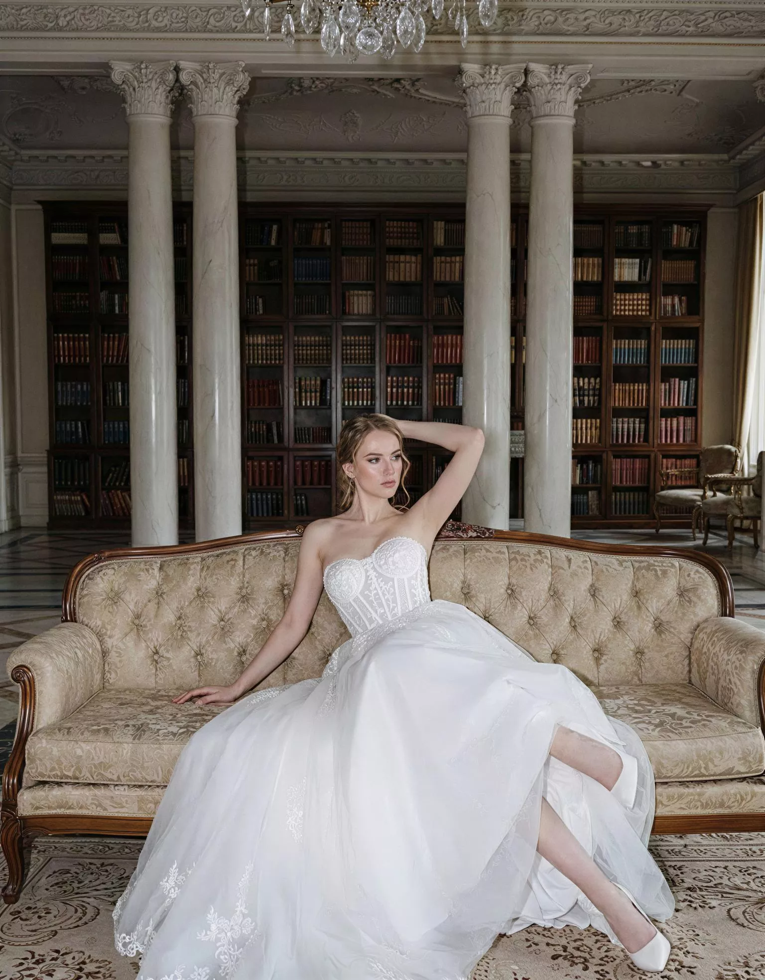 vestido-novia-glenda-atelierromance-encaje-escotecorazón-espaldarecta-editorial-atelierdebodas
