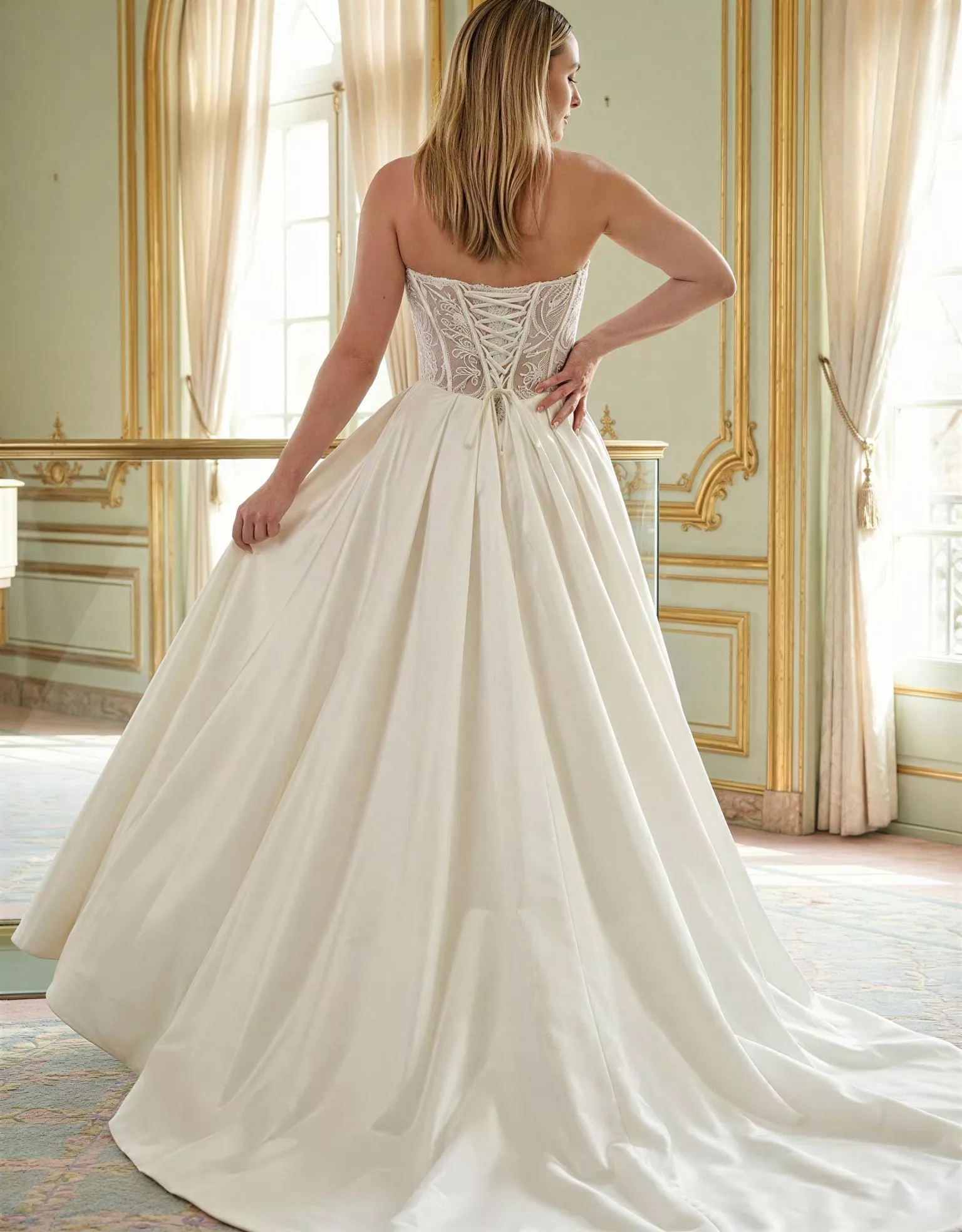 vestido-novia-hailey-atelierromance-encaje-escotecorazón-espaldacorsé-atelierdebodas