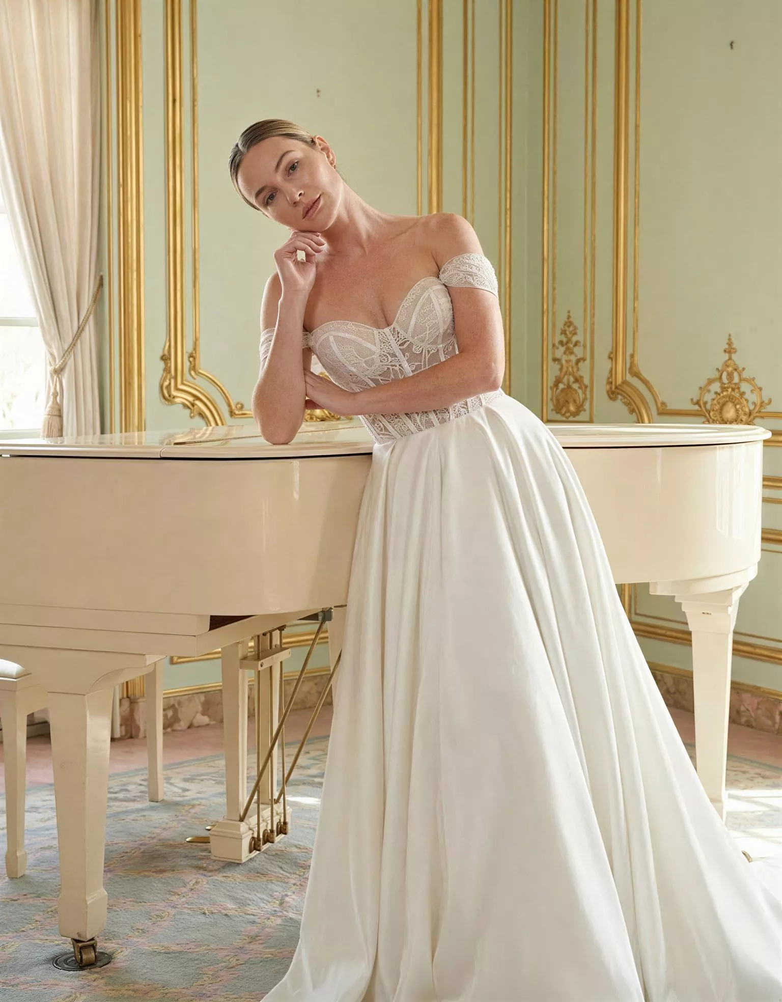 vestido-novia-hailey-atelierromance-encaje-escotecorazón-espaldacorsé-editorial-atelierdebodas