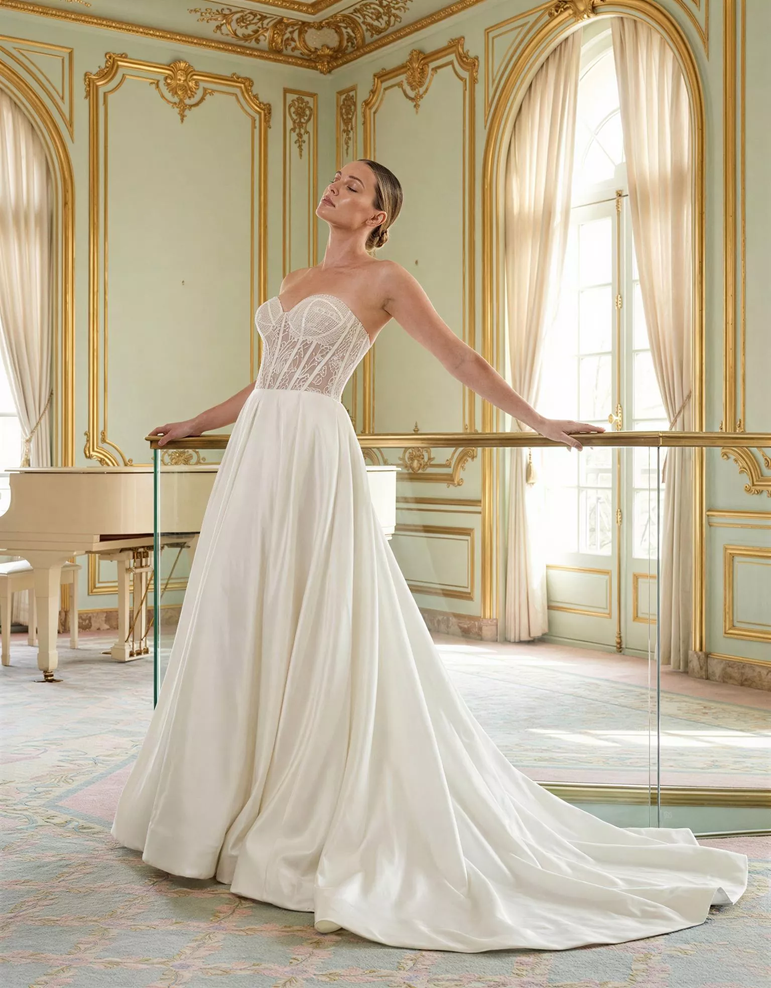 vestido-novia-hailey-atelierromance-encaje-escotecorazón-espaldacorsé-frente-atelierdebodas