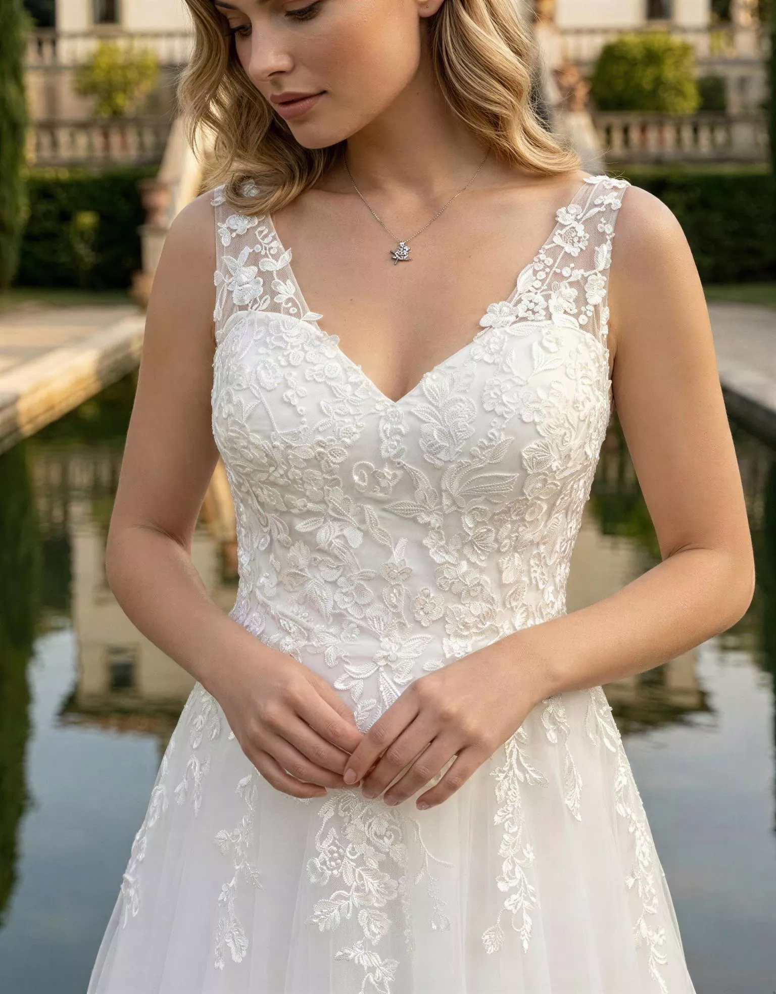 vestido-novia-halkidiki-atelierboheme-encaje-escotecorazón-espaldacerrada-detalle-atelierdebodas