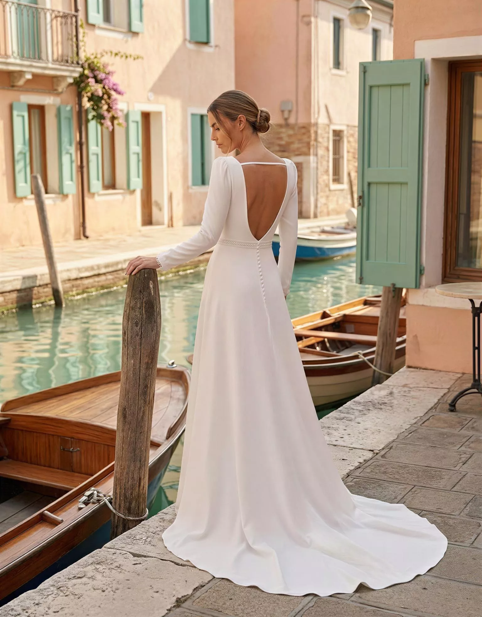 vestido-novia-hallifax-atelierboheme-mikado-escoteenv-espaldaenu-atelierdebodas