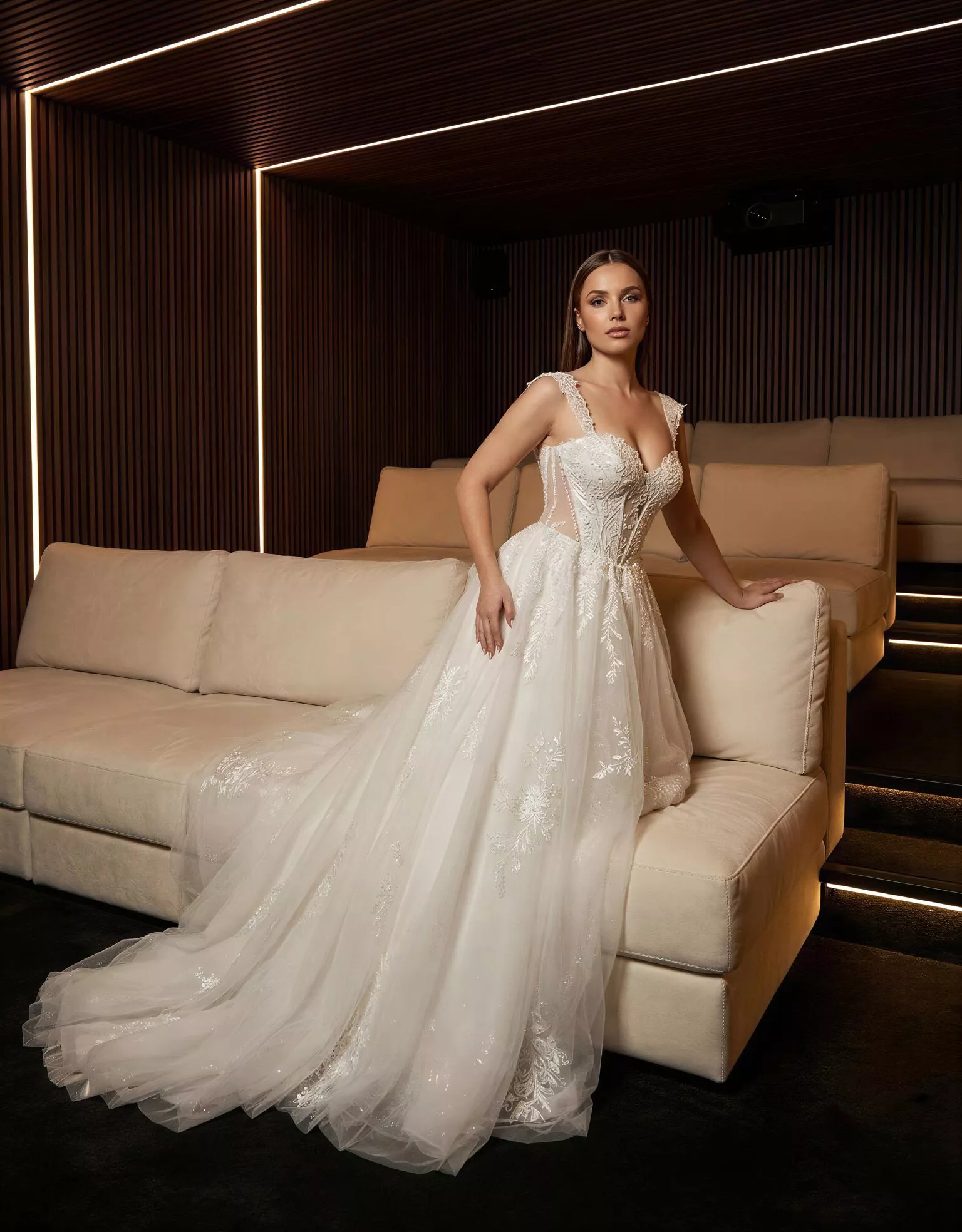 vestido-novia-halysse-atelierboheme-encaje-escotecorazón-espaldaenv-frente-atelierdebodas