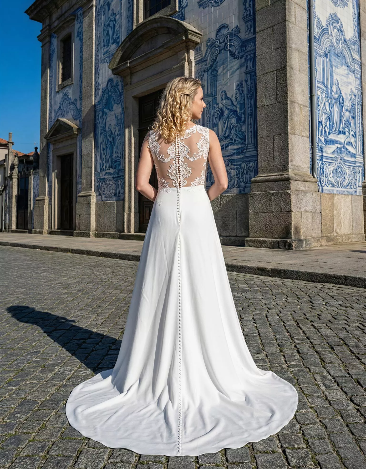 vestido-novia-hamiltoni-atelieressential-crepé-escoteenv-espaldacerrada-atelierdebodas