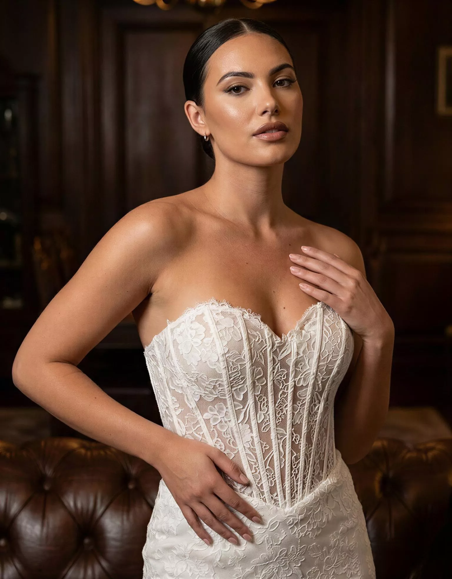 vestido-novia-havanna-atelierboheme-encaje-escotecorazón-espaldaenv-detalle-atelierdebodas